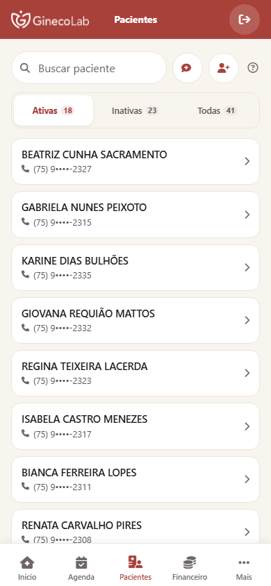 Lista de pacientes da profissional no celular